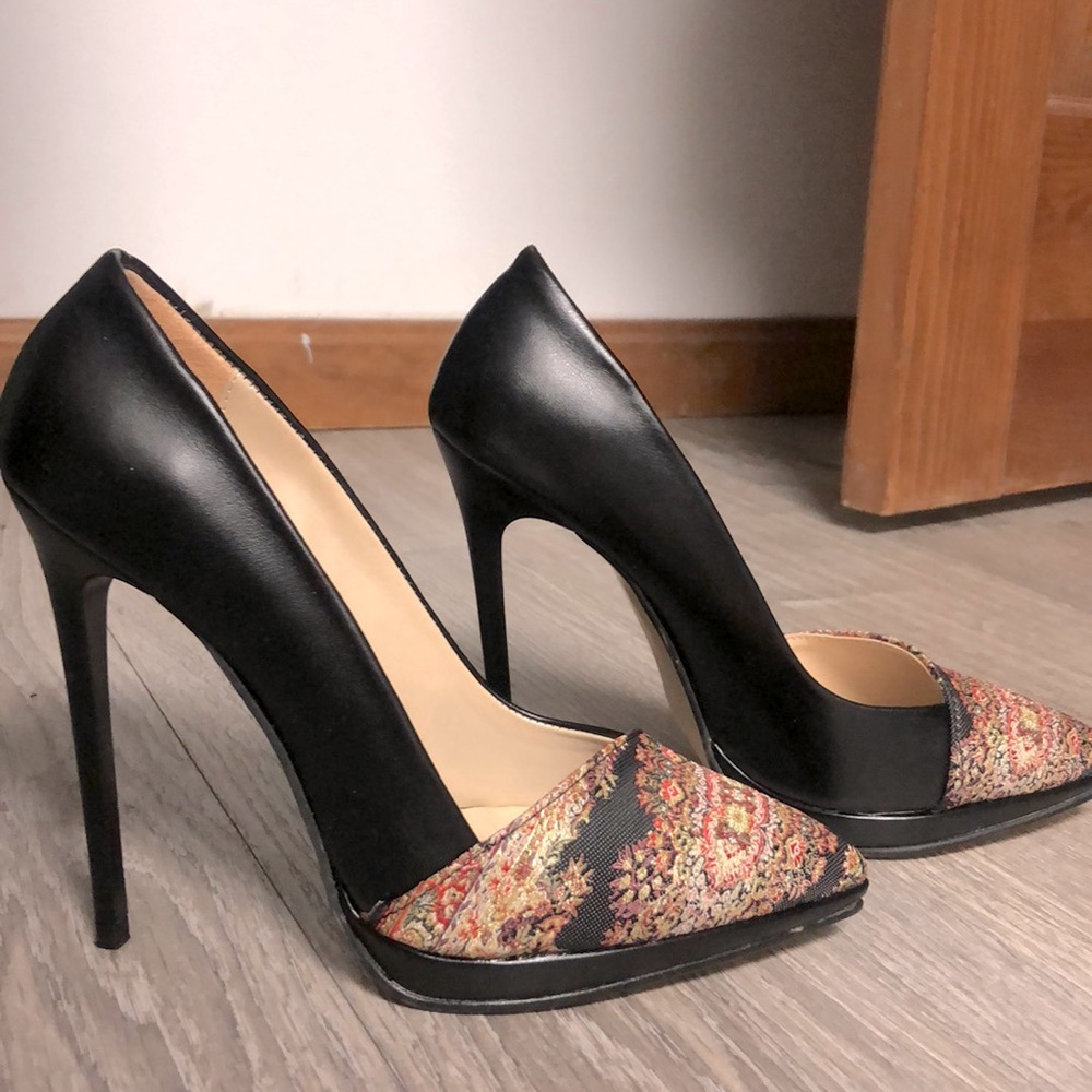 Brand New Unique and classic Heel